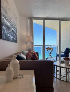 Luxury Oceanfront 3-Bedroom Condo with 3 Balconies